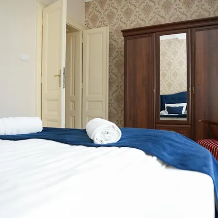 Varkert Deluxe Apartmanhaz Мішкольц Екстер'єр фото