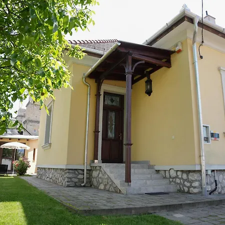 Varkert Deluxe Apartmanhaz Мішкольц Екстер'єр фото