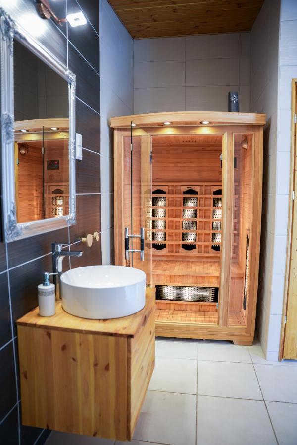 Varkert Deluxe Apartmanhaz Villa Miskolc