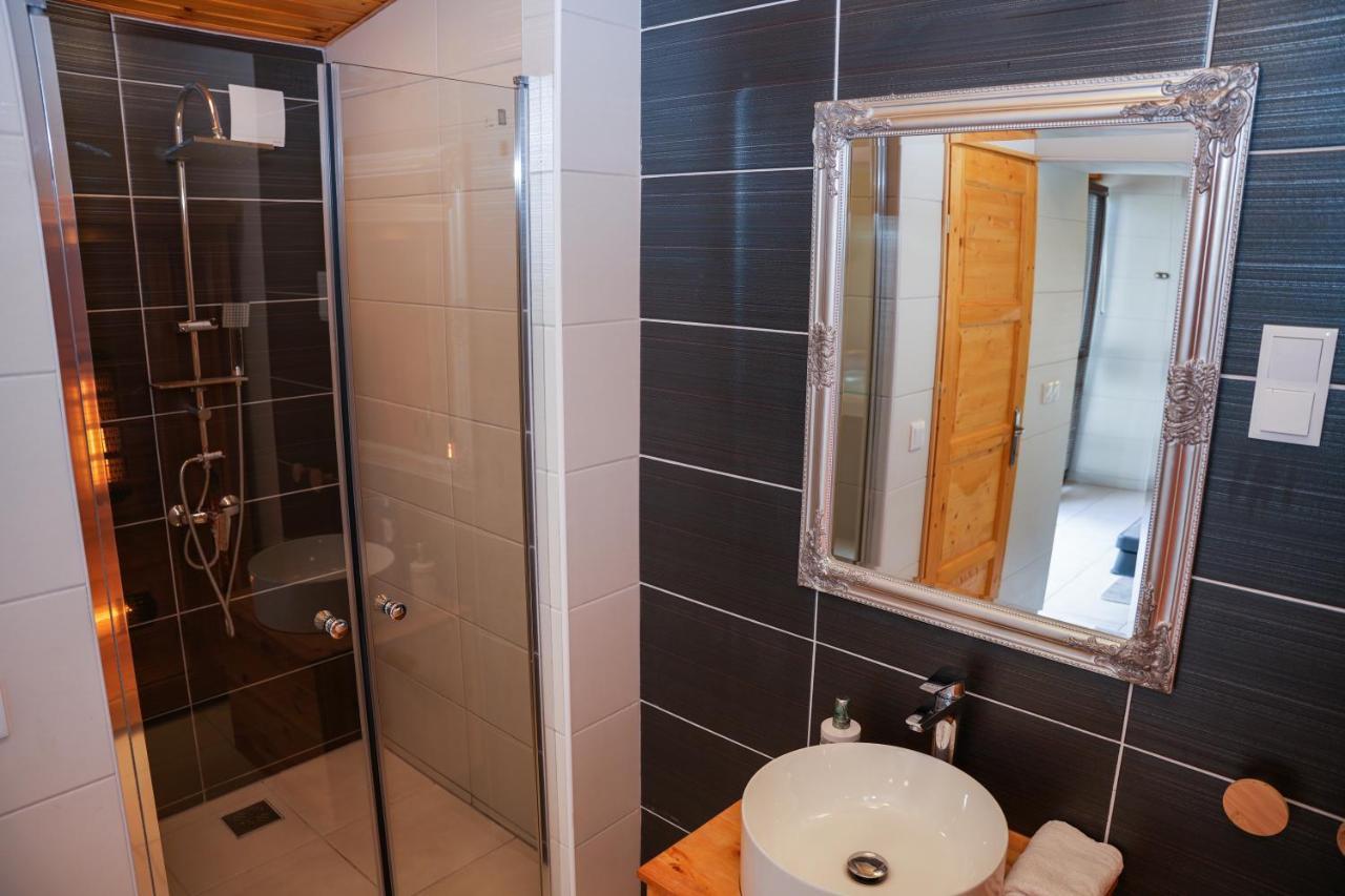 Вілла Varkert Deluxe Apartmanhaz *