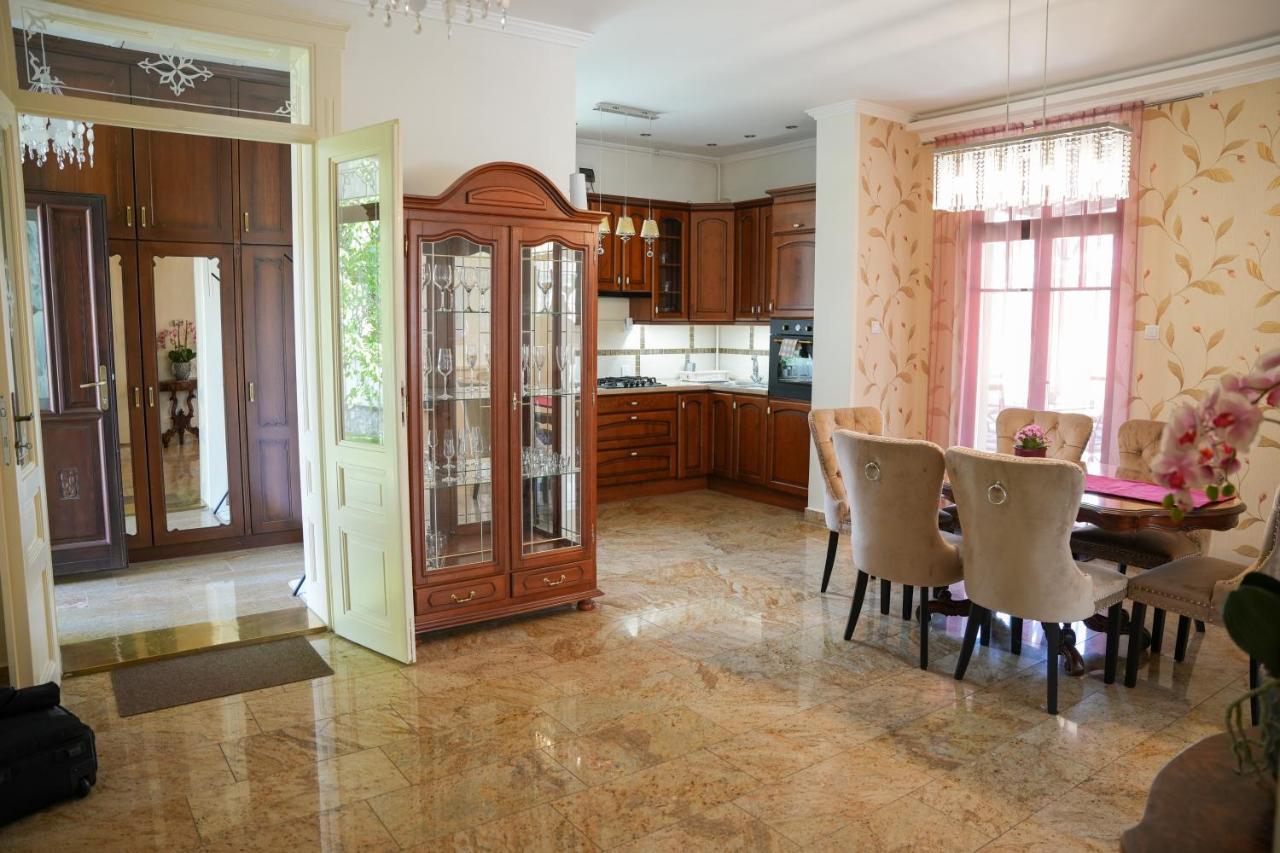 Varkert Deluxe Apartmanhaz Мішкольц