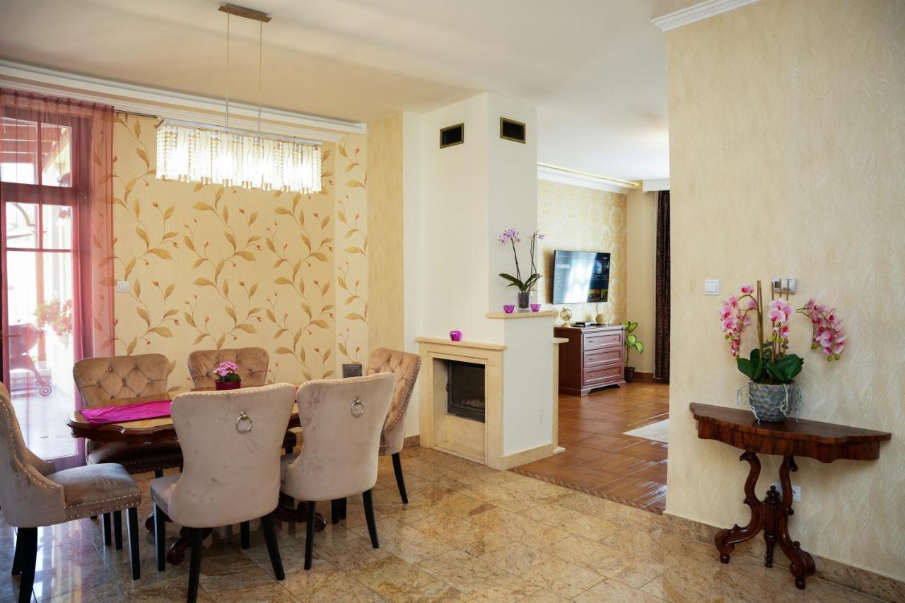 Varkert Deluxe Apartmanhaz * Мішкольц