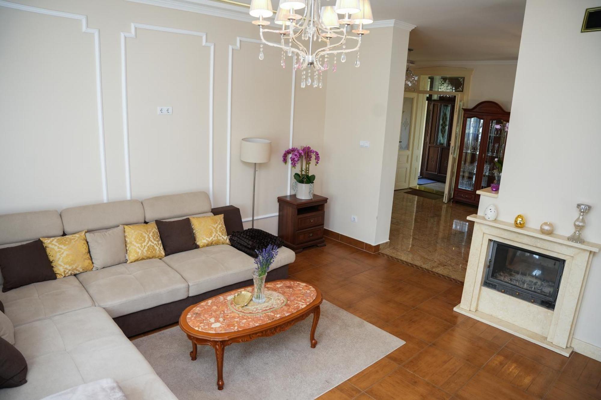 Вілла Varkert Deluxe Apartmanhaz