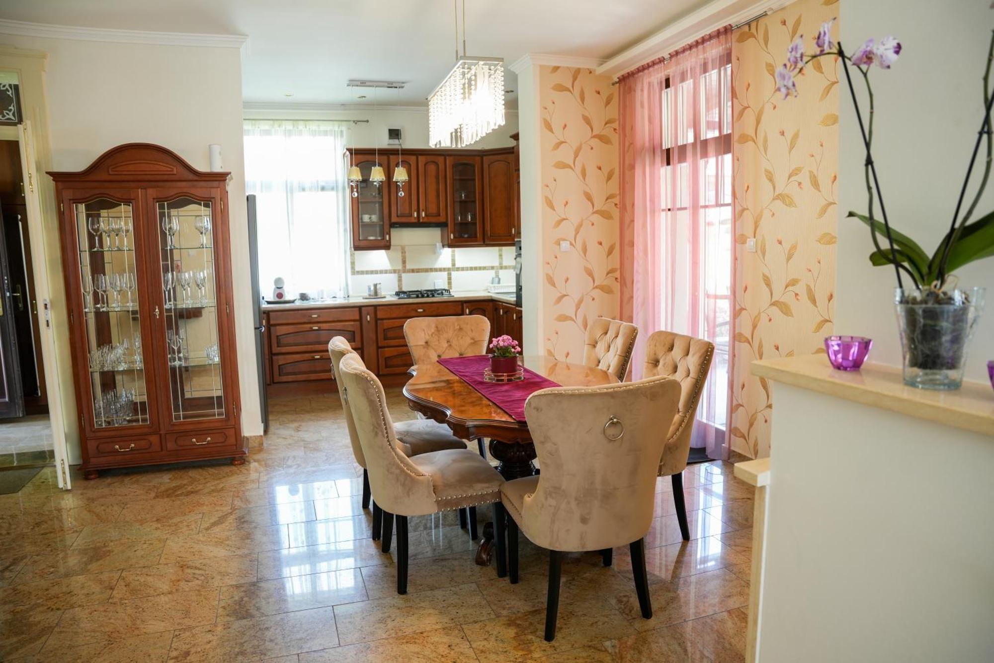 Varkert Deluxe Apartmanhaz Вілла *