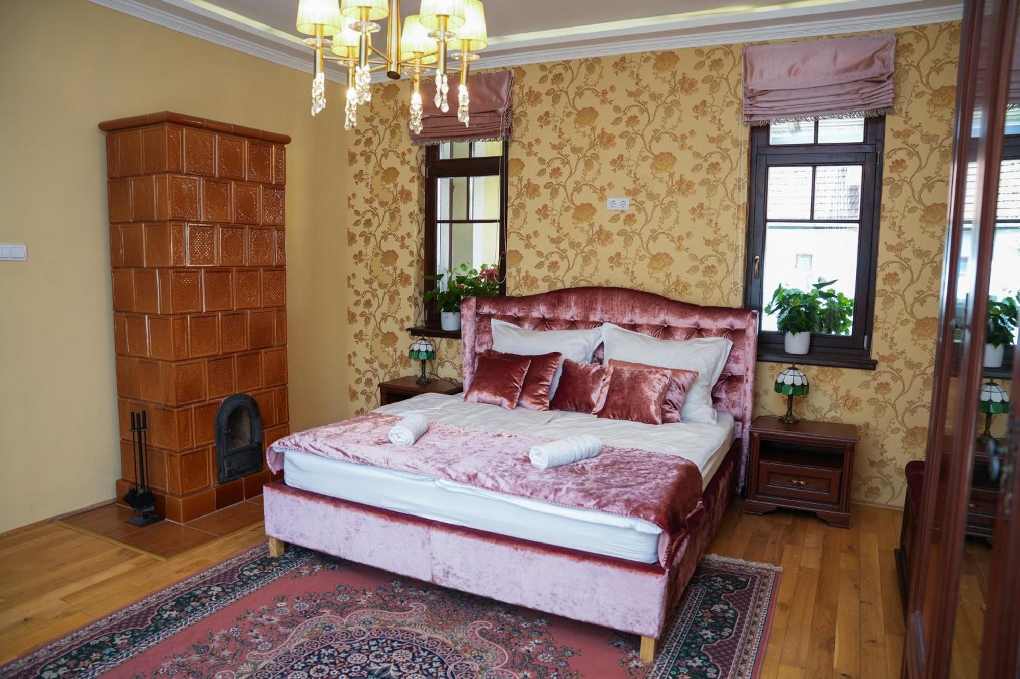 Varkert Deluxe Apartmanhaz Villa *