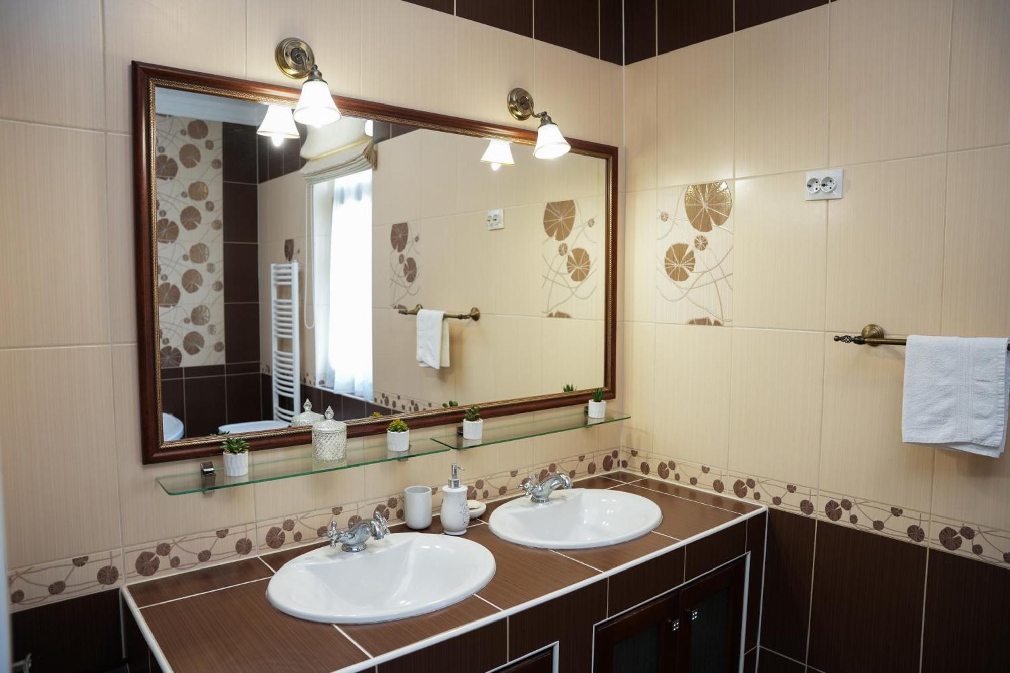 Varkert Deluxe Apartmanhaz Вілла Мішкольц