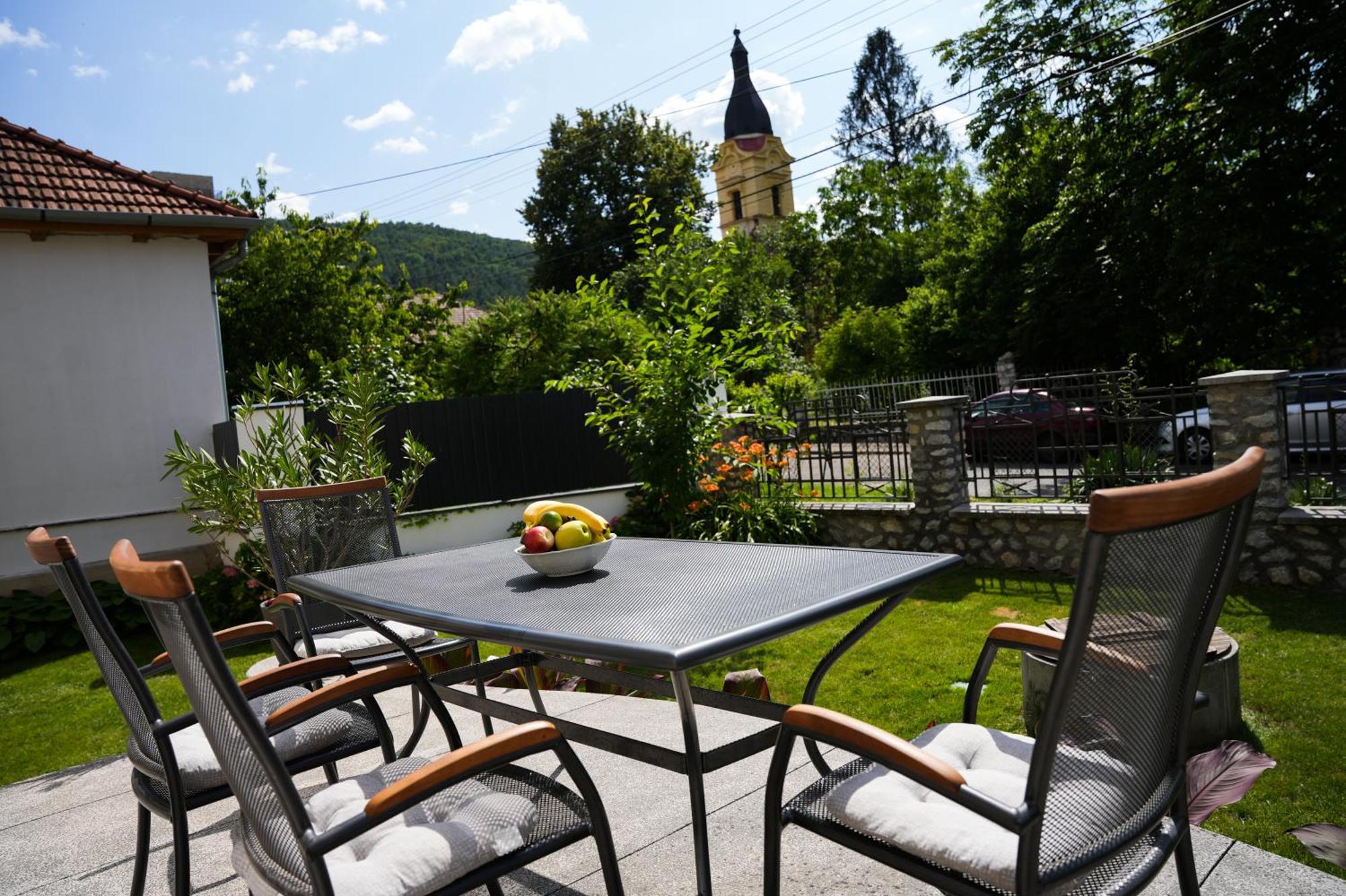 Varkert Deluxe Apartmanhaz Вілла *