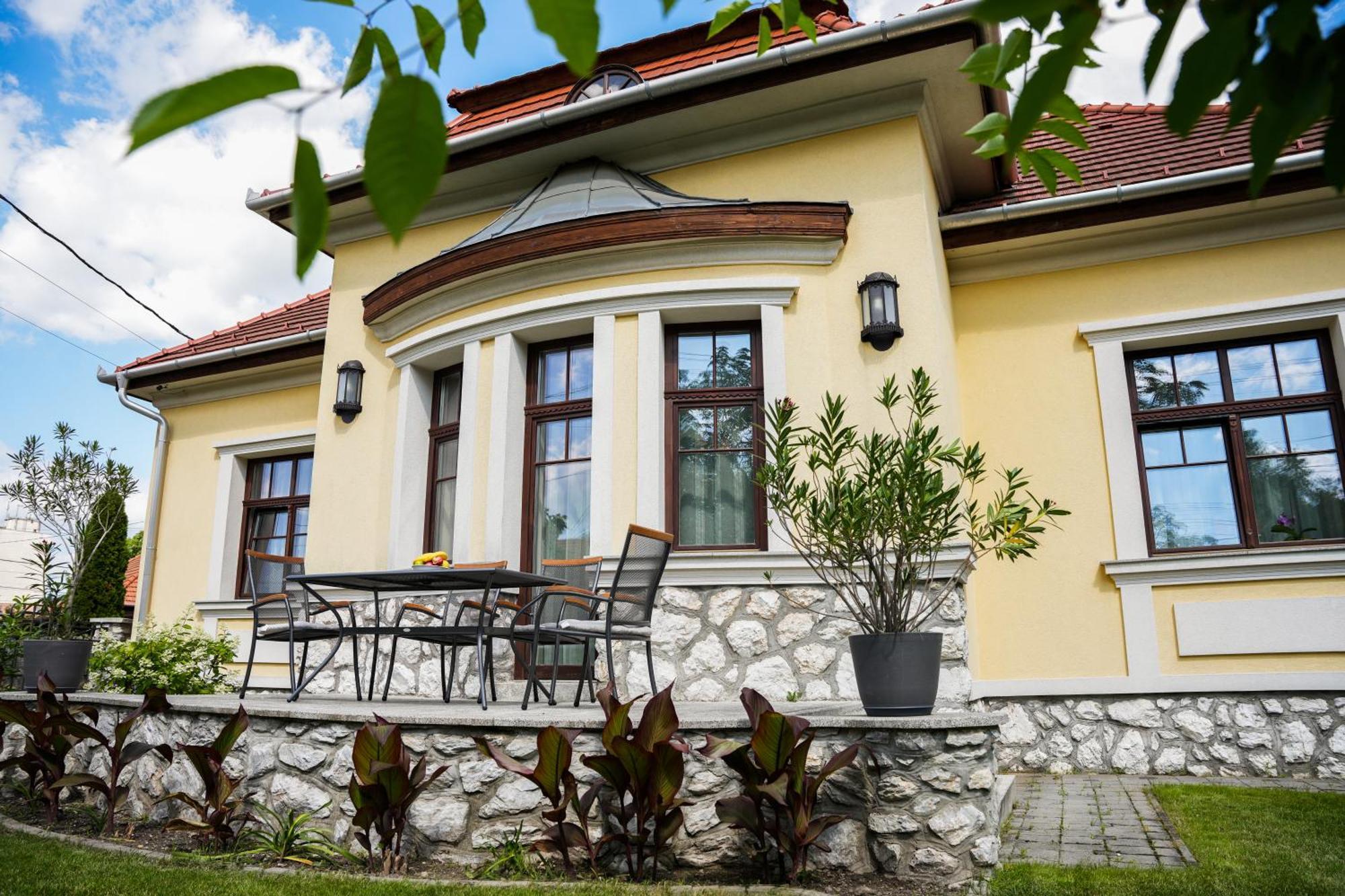 Varkert Deluxe Apartmanhaz Вілла